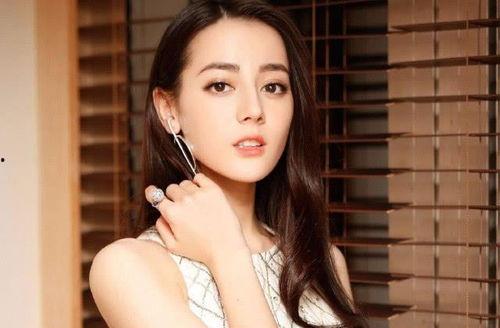 扒爷爆料新疆女星视频,真相与争议并存